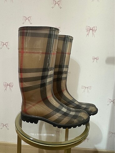 Burberry yağmur çizmesi