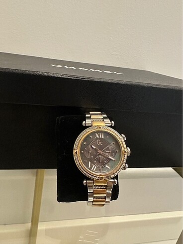 Guess collection saat