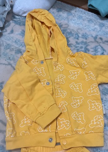 Sarı Kapüşonlu Bebek Erkek Takımı - Görsel 2