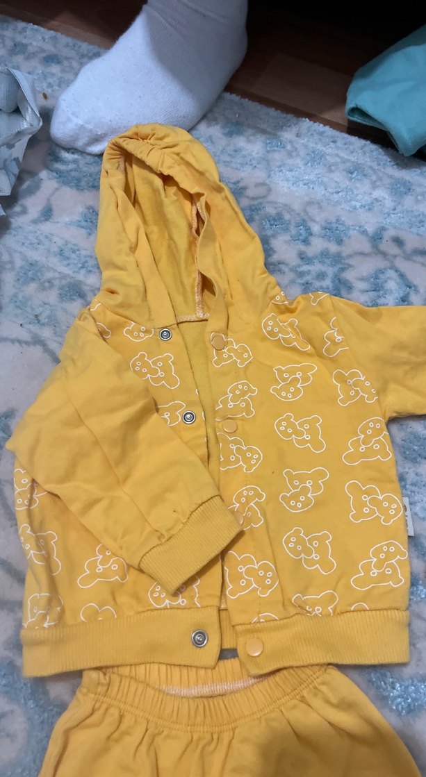 Sarı Kapüşonlu Bebek Erkek Takımı - Görsel 2