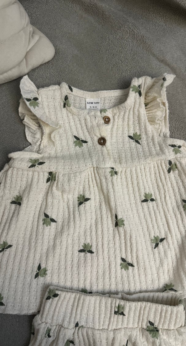 Nakışlı Örgü Beyaz Kız Bebek Takımı - Görsel 2