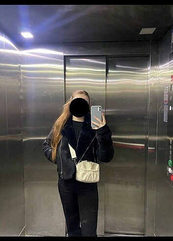 Pull&Bear içi kürklü siyah ceket 