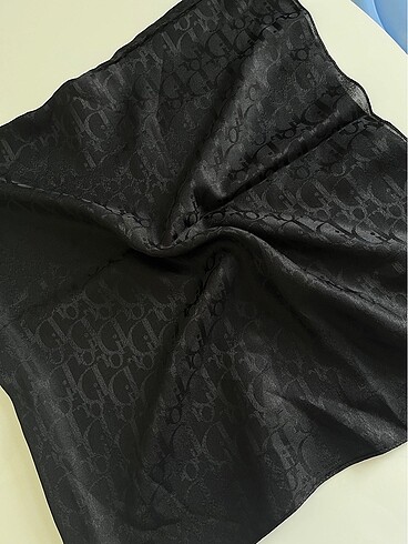 Dior eşarp - Görsel 2