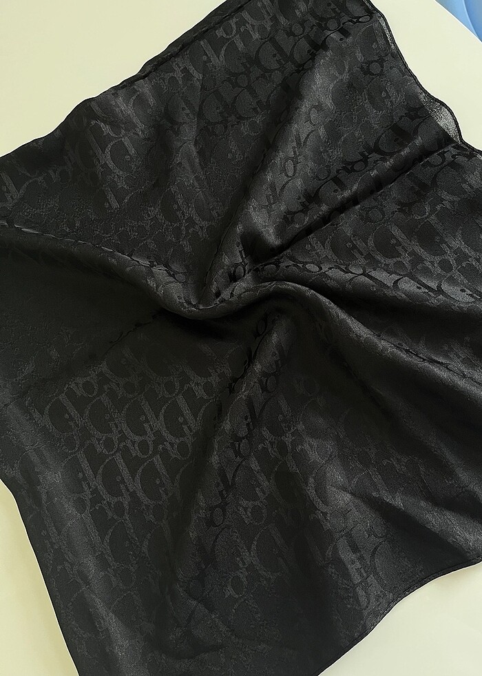 Dior eşarp - Görsel 2