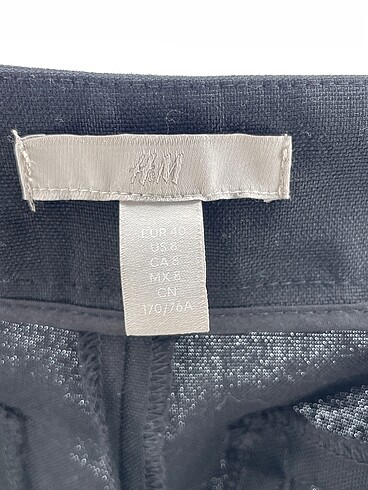40 Beden siyah Renk H&M Düz Kesim %70 İndirimli.