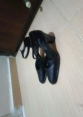 Siyah Tokalı Klasik  Topuklu Kadın Ayakkabı - Görsel 2