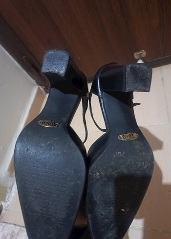 Siyah Tokalı Klasik  Topuklu Kadın Ayakkabı - Görsel 4