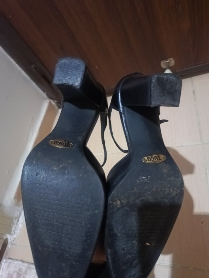 Siyah Tokalı Klasik  Topuklu Kadın Ayakkabı - Görsel 4