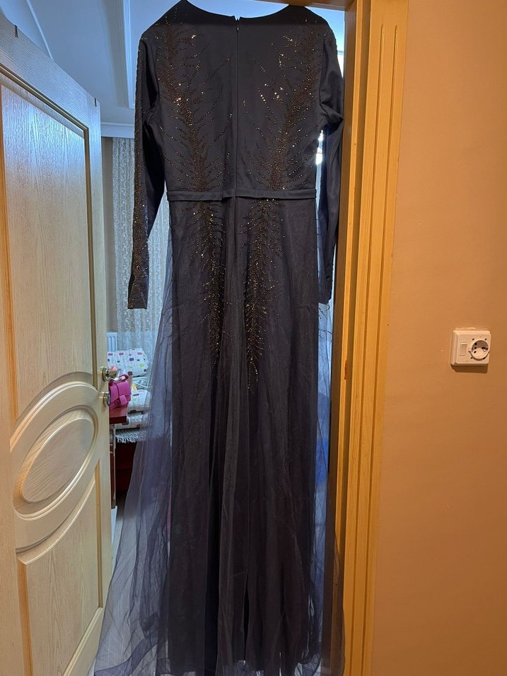 Uzun Kollu Mavi İşlemeli Uzun Abiye - Görsel 3