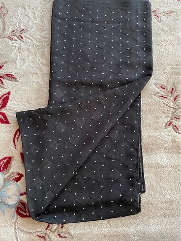 Zara pullu siyah eşarp