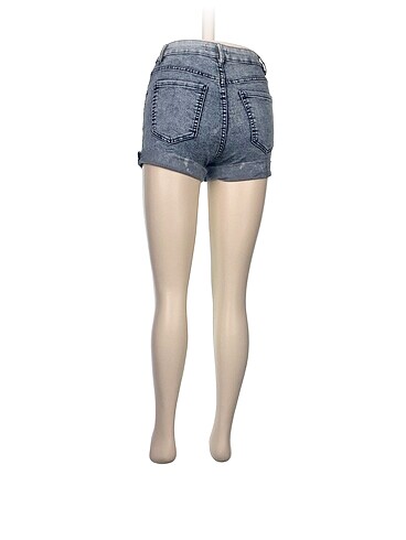 34 Beden Bershka Mini Şort %70 İndirimli.