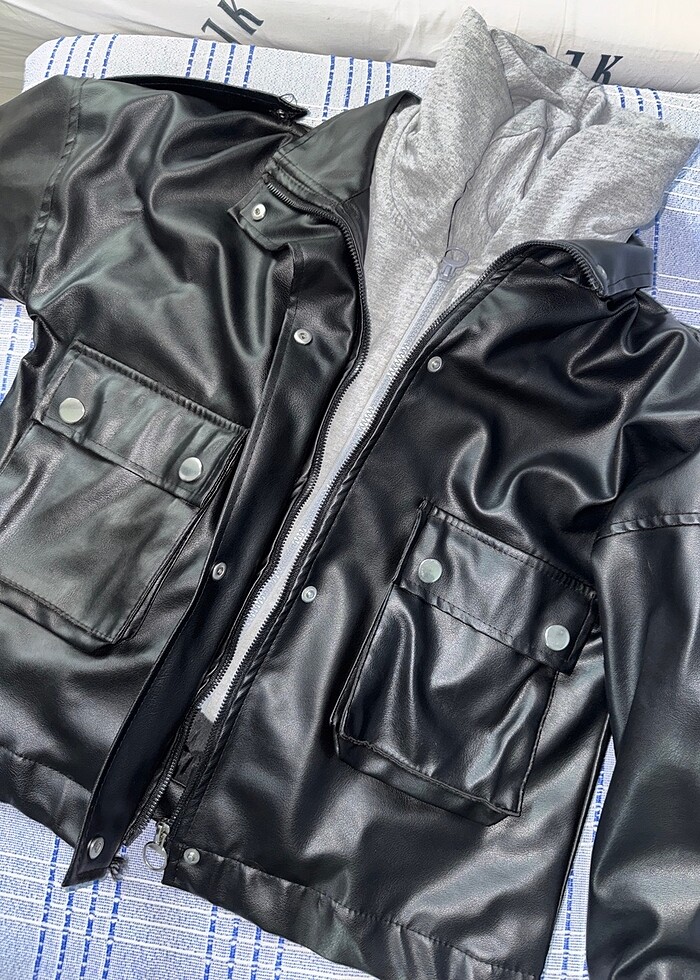 Gri kapşonlu deri çeket - Görsel 2