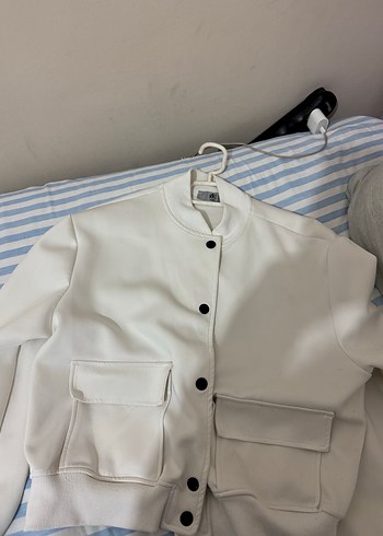 Düğmeli Beyaz Kadın Midi Ceket - Görsel 3