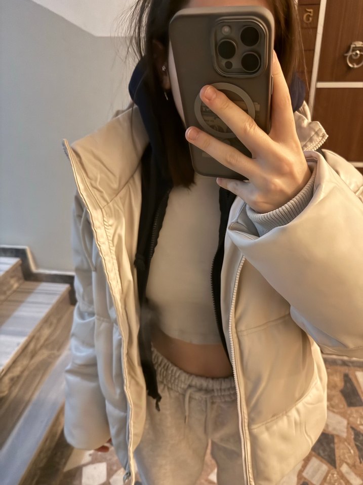 Beyaz Yüksek Yakalı Puff Mont - Görsel 2