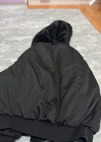 Siyah Kapüşonlu Kadın Kışlık Mont - Görsel 4