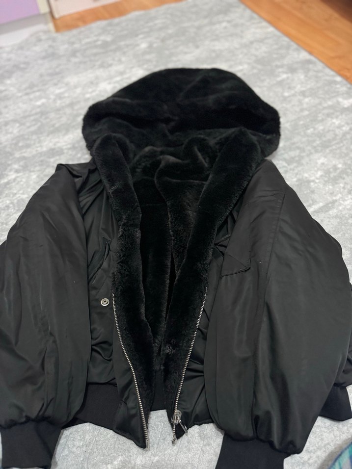 Siyah Kapüşonlu Kadın Kışlık Mont - Görsel 3