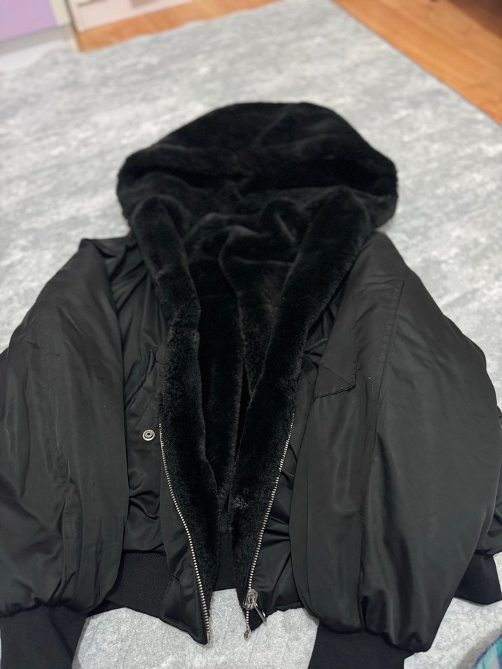 Siyah Kapüşonlu Kadın Kışlık Mont - Görsel 5