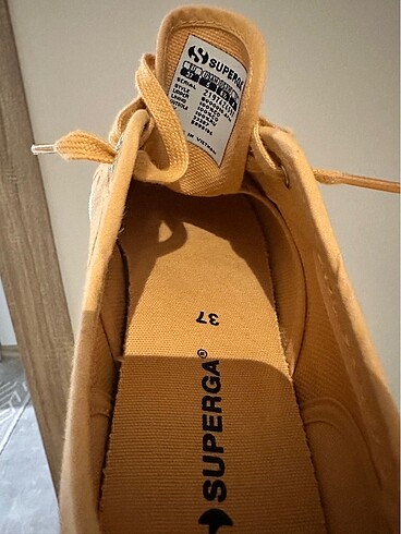 37 Beden Superga