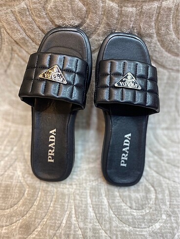 Bayan terliği Prada Marc?a