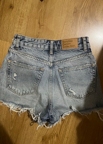 Kadın Gri Mavi Yırtık Denim Mini Şort - Görsel 3