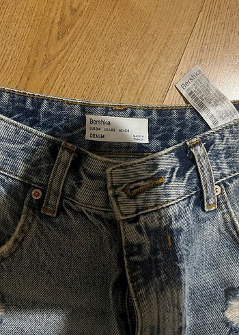 Kadın Gri Mavi Yırtık Denim Mini Şort - Görsel 2