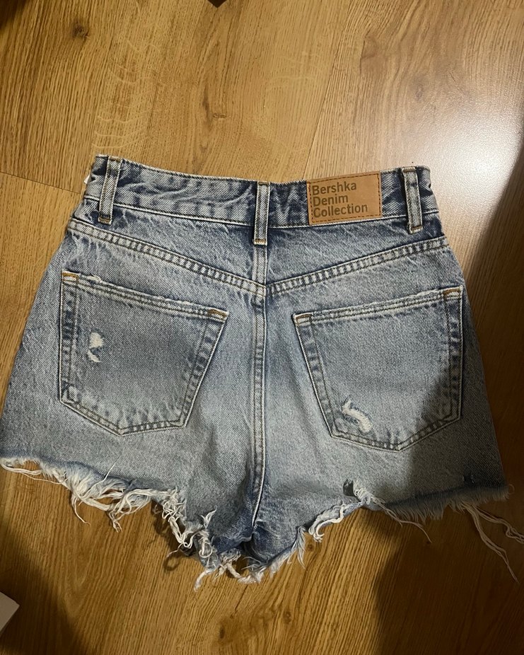 Kadın Gri Mavi Yırtık Denim Mini Şort - Görsel 3