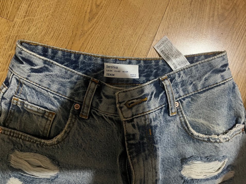 Kadın Gri Mavi Yırtık Denim Mini Şort - Görsel 2