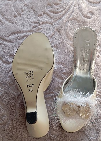 Beyaz Kürklü Nakışlı  Topuklu Kadın Terlik - Görsel 3