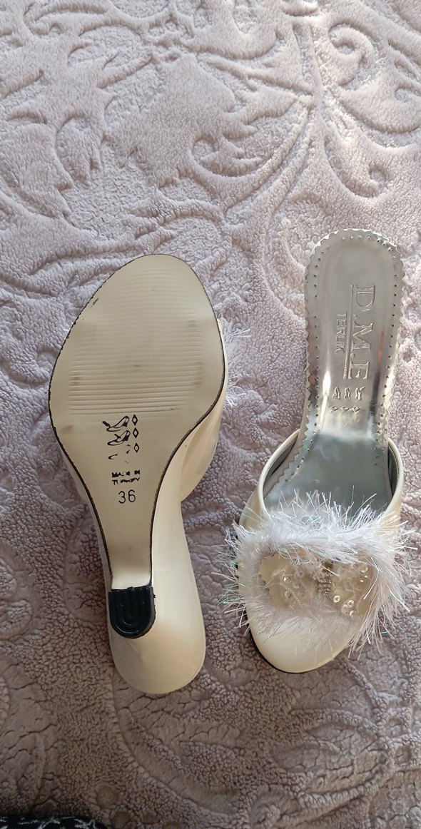 Beyaz Kürklü Nakışlı  Topuklu Kadın Terlik - Görsel 3