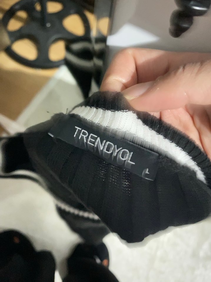 Geniş Yaka Siyah Çizgili Kısa Kollu Triko Kazak - Görsel 2