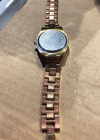 Altın Renkli Kadın Kol Saati - Görsel 3