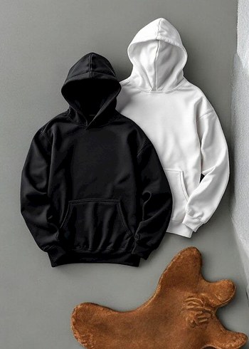 Siyah ve Beyaz Kapüşonlu Sweatshirt