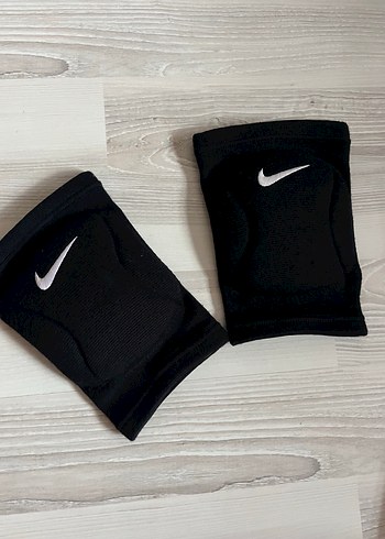 Nike voleybol dizliği