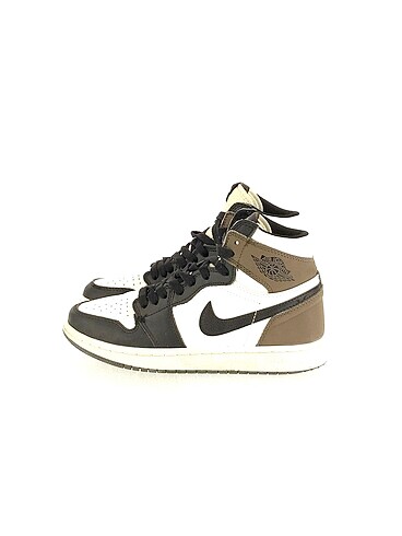 Nike Spor Ayakkabı %70 İndirimli.