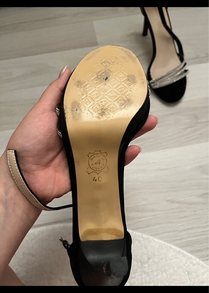 Sivri topuklu ayakkabı - Görsel 4