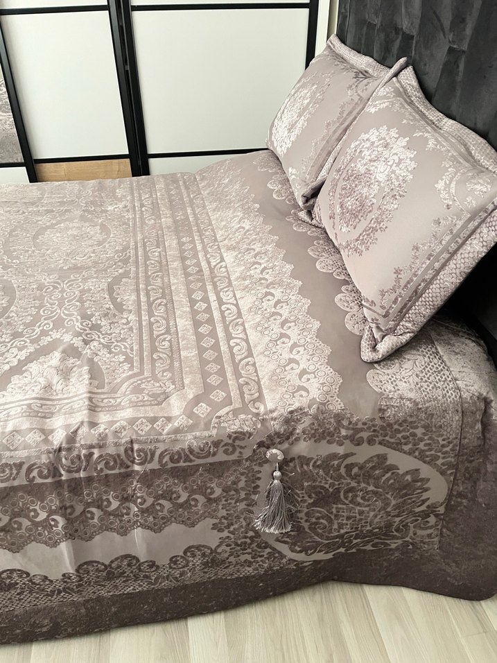 Gri Desenli Yatak Örtüsü Takımı - Görsel 4