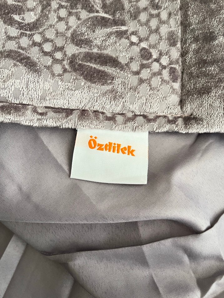 Gri Desenli Yatak Örtüsü Takımı - Görsel 2