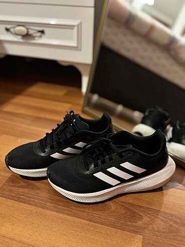 37,5 Beden Orijinal Adidas kadın spor ayakkabı