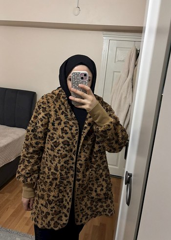 Leopar Desenli Kahverengi Kapüşonlu Kadın Kaban - Görsel 2