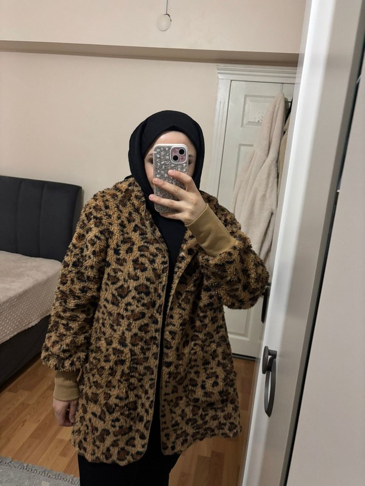 Leopar Desenli Kahverengi Kapüşonlu Kadın Kaban - Görsel 2