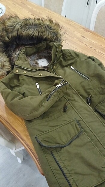 Sıfır ayarında bir kaç kez giyilmis pull&bear mont