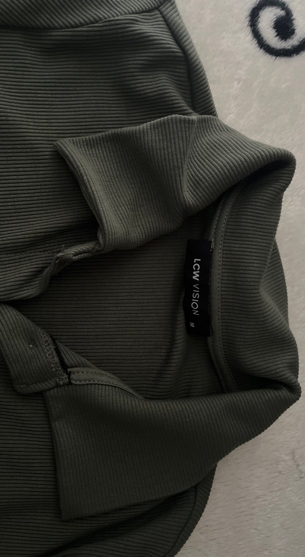 Düğmeli yesıl Kısa Kollu Kadın Elbise - Görsel 3