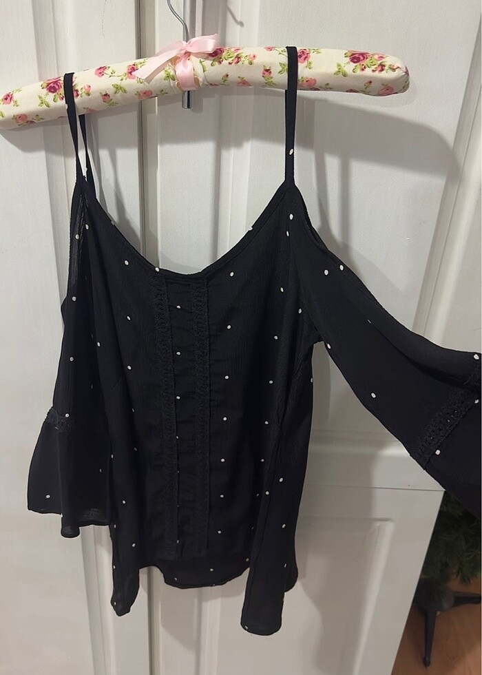 Siyah Omuzları açık bluz - Görsel 2