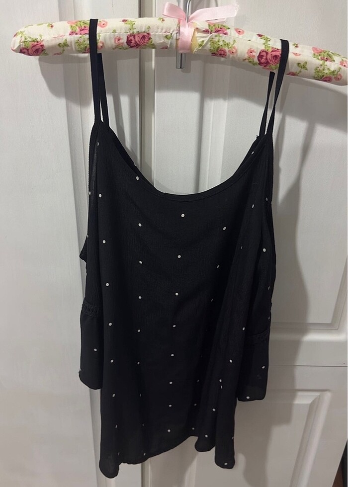 Siyah Omuzları açık bluz - Görsel 3