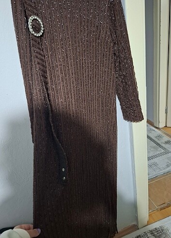 Kahverengi simli elbise  - Görsel 3