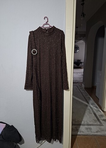 Kahverengi simli elbise  - Görsel 4
