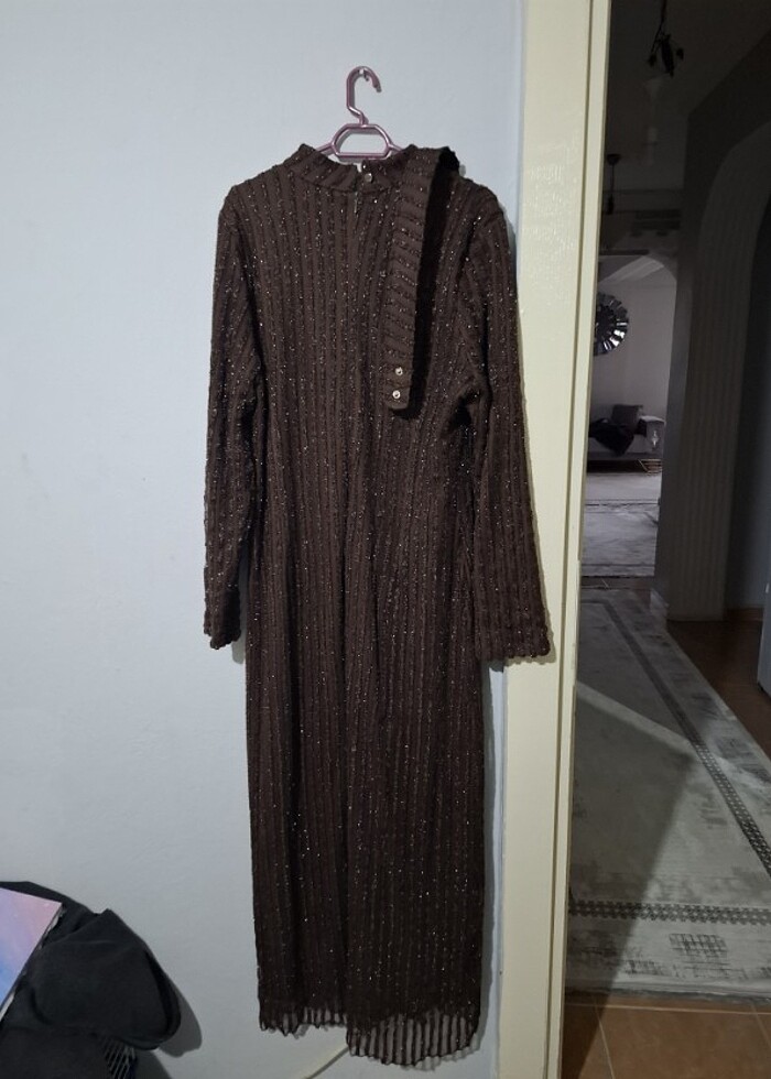 Kahverengi simli elbise  - Görsel 2