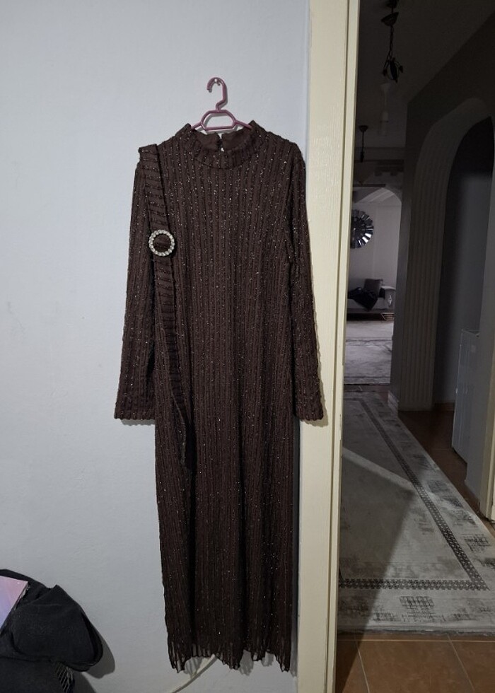 Kahverengi simli elbise  - Görsel 4