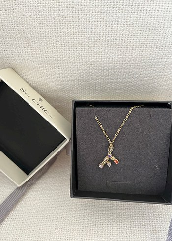 So chic f harf Zincir Detaylı Mini Kadın Kolye