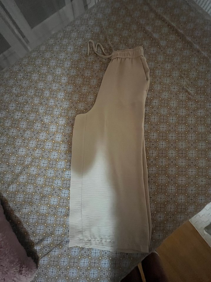 Kadın Beyaz Keten Piliseli Midi Pantolon - Görsel 4